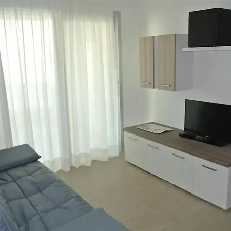Modern Flat With Terrace 200m From The Apartament