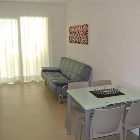 Apartament Modern Flat With Terrace 200m From The *