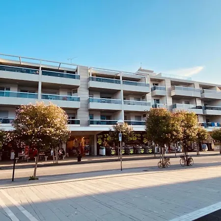 Modern Flat With Terrace 200m From The Apartament *